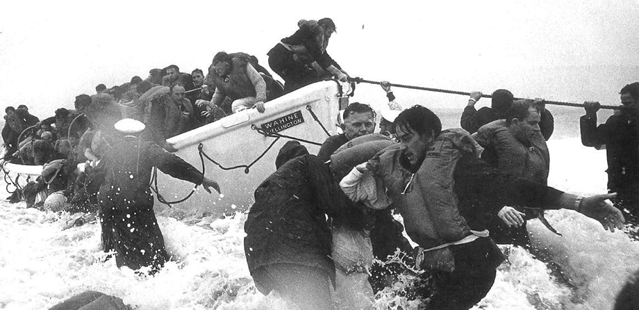 People on Wahine rescue boat